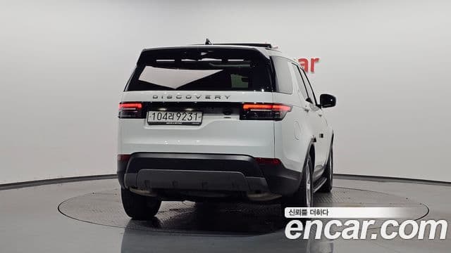 Land Rover Discovery 5 2019 — Photo 29/36