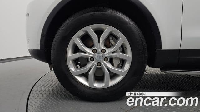 Land Rover Discovery 5 2019 — Photo 1/36