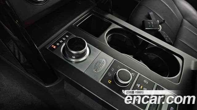 Land Rover Discovery 5 2019 — Photo 13/36