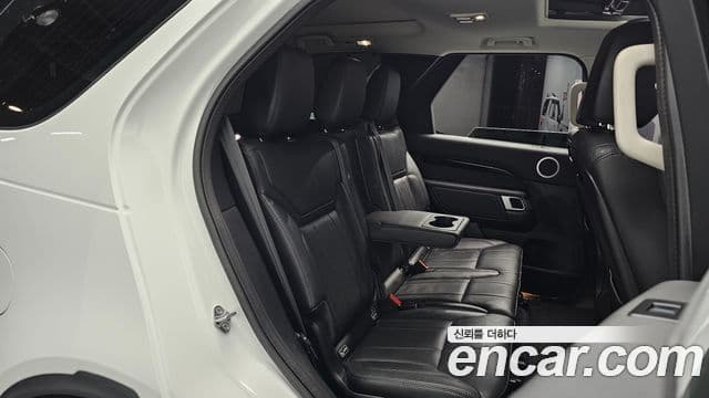 Land Rover Discovery 5 2019 — Photo 23/36