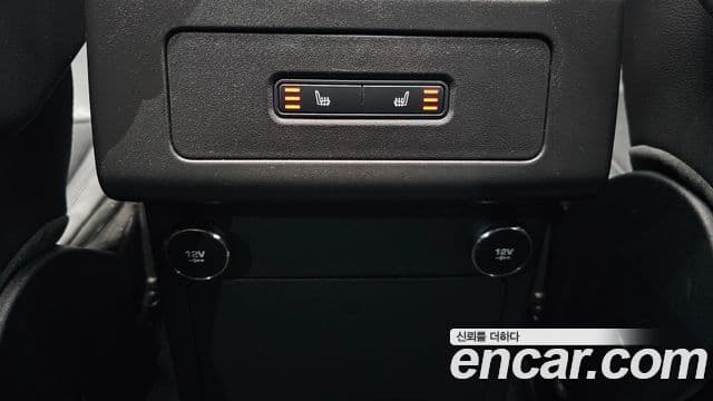 Land Rover Discovery 5 2019 — Photo 32/36
