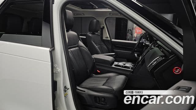 Land Rover Discovery 5 2019 — Photo 28/36