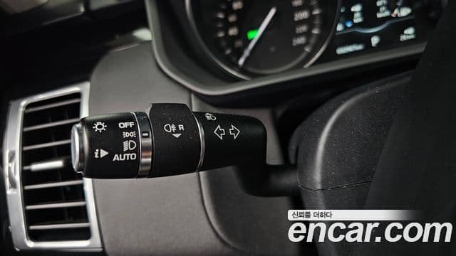 Land Rover Discovery 5 2019 — Photo 14/36