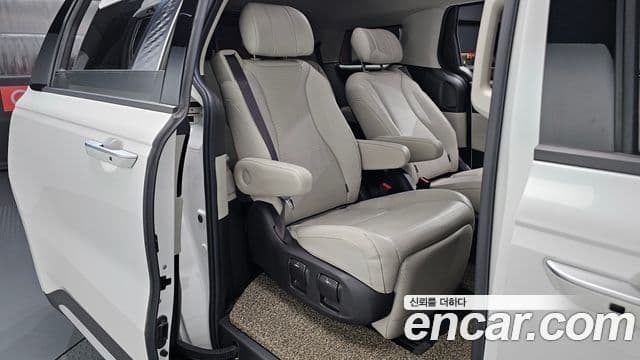 Kia Carnival 2020 — Фото 11/20