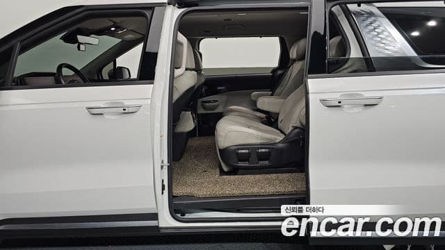 Kia Carnival 2020 — Фото 12/20