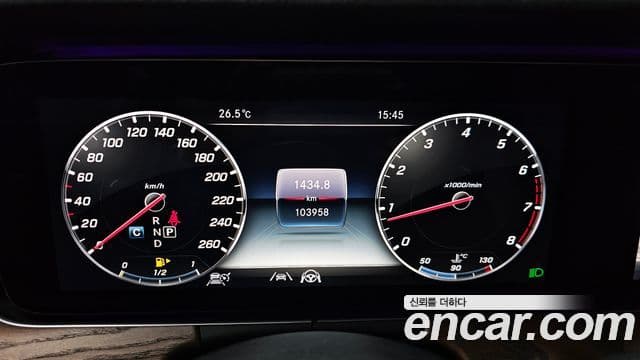 Mercedes-Benz E-Class 2020 — ფოტო 8/20