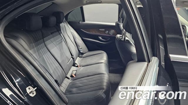 Mercedes-Benz E-Class 2020 — ფოტო 11/20
