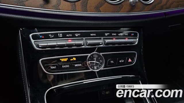 Mercedes-Benz E-Class 2020 — ფოტო 19/20