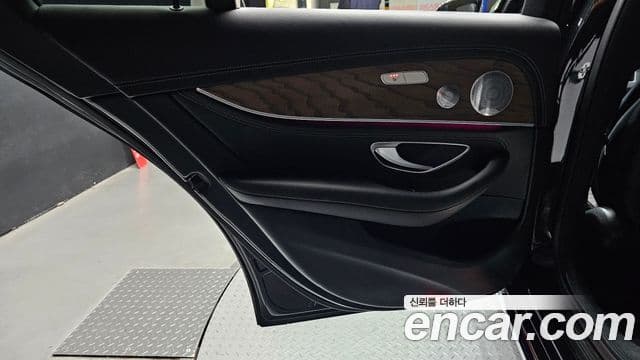 Mercedes-Benz E-Class 2020 — Şəkil 21/34