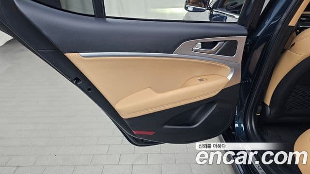 Genesis G70 2023 — Photo 16/30