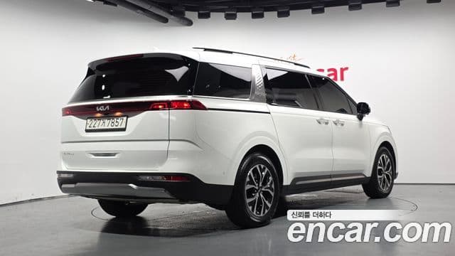 Kia Carnival 2022 — ფოტო 2/20