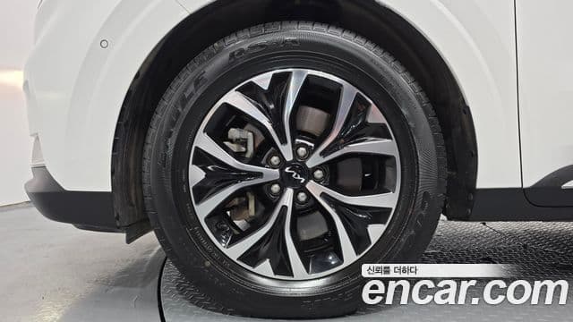 Kia Carnival 2022 — ფოტო 5/20