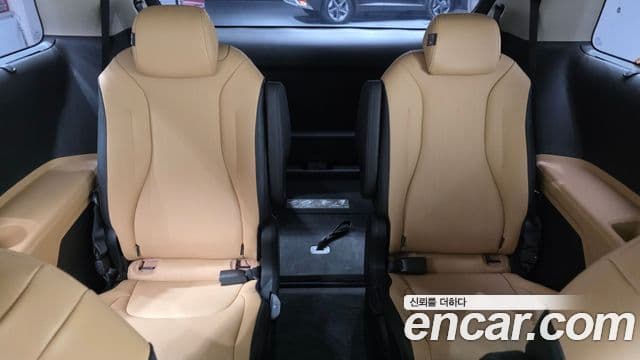 Kia Carnival 2022 — ფოტო 19/20