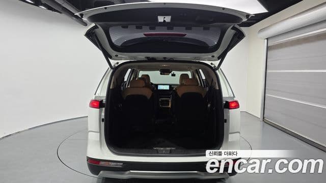 Kia Carnival 2022 — ფოტო 20/20