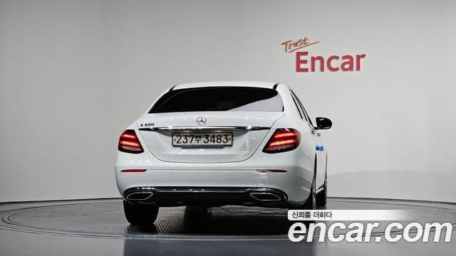 Mercedes-Benz E-Class 2020 — ფოტო 4/20