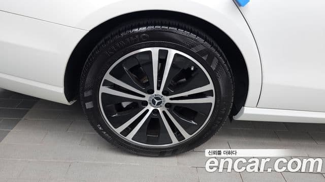 Mercedes-Benz E-Class 2020 — ფოტო 5/20