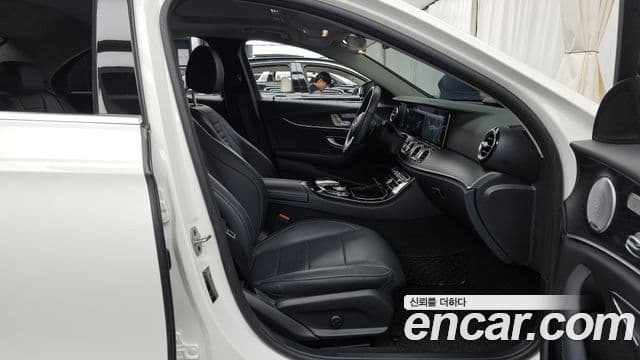 Mercedes-Benz E-Class 2020 — ფოტო 11/20