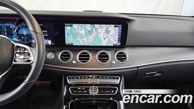 Mercedes-Benz E-Class 2020 — ფოტო 14/20
