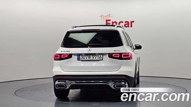 Mercedes-Benz GLB-Class 2021 — фото 4 из 20