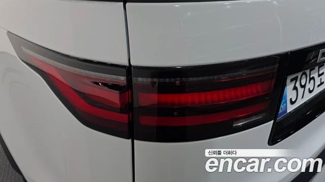 Land Rover Discovery 5 2024 — Photo 10/32