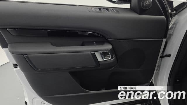 Land Rover Discovery 5 2024 — Photo 12/32