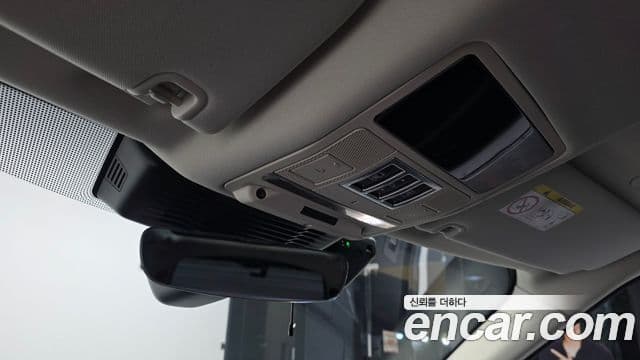 Land Rover Discovery 5 2024 — Photo 19/32