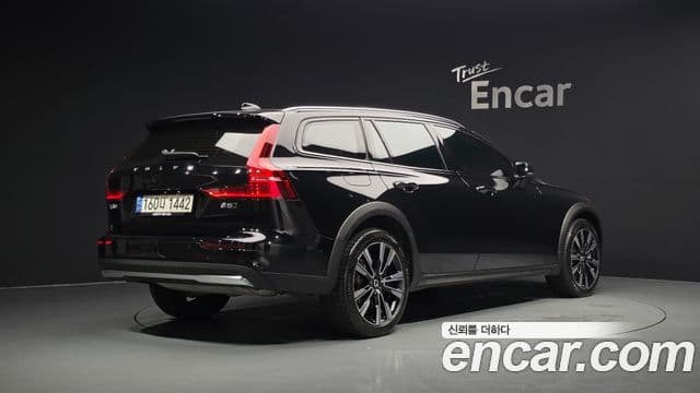 Volvo V60 Cross Country 2023 — Photo 5/20