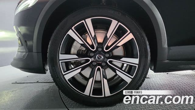 Volvo V60 Cross Country 2023 — Photo 18/20