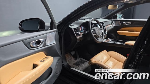 Volvo V60 Cross Country 2023 — Photo 13/20