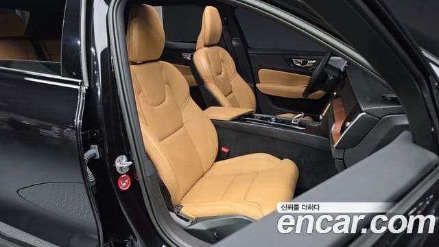 Volvo V60 Cross Country 2023 — Photo 10/20