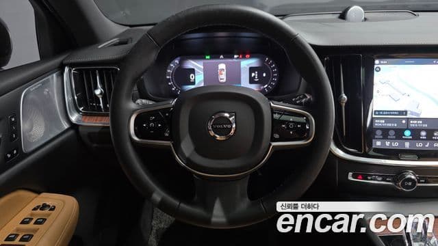 Volvo V60 Cross Country 2023 — Photo 15/20