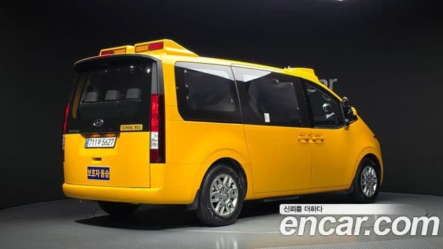 Hyundai Staria 2023 — ფოტო 2/20