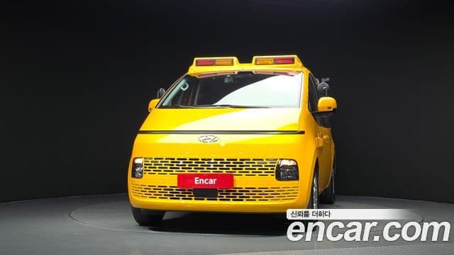 Hyundai Staria 2023 — ფოტო 3/20