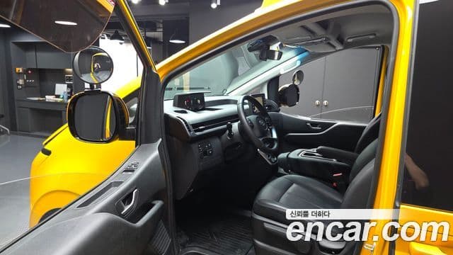Hyundai Staria 2023 — ფოტო 10/20