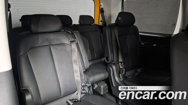 Hyundai Staria 2023 — Photo 15/34