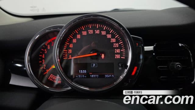 Mini Cooper 2022 — ფოტო 8/20