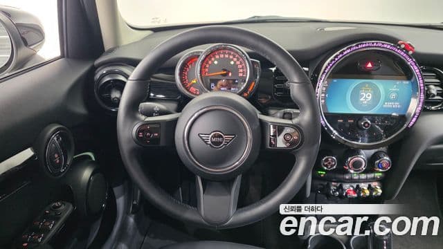 Mini Cooper 2022 — ფოტო 13/20