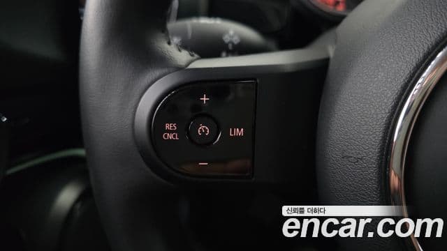 Mini Cooper 2022 — ფოტო 18/20