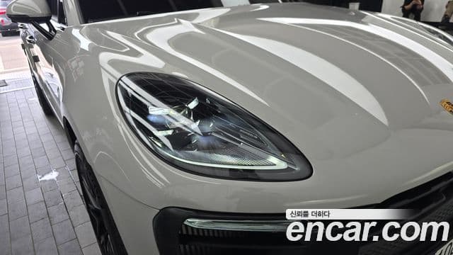 Porsche Macan 2024 — Photo 10/32