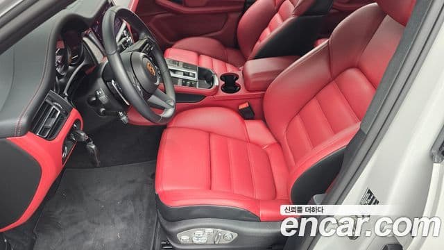 Porsche Macan 2024 — Photo 26/32