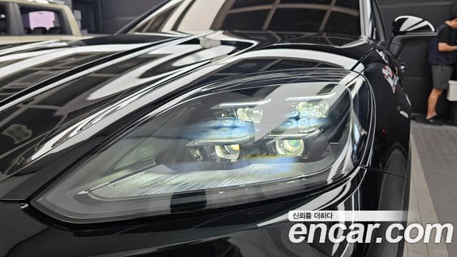 Porsche Cayenne 2025 — Photo 18/31
