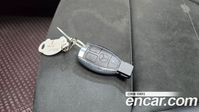 Mercedes-Benz GLC-Class 2019 — ფოტო 15/20