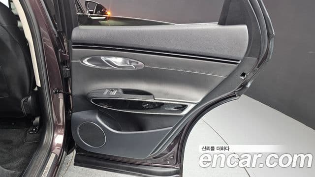 Genesis GV70 2021 — Şəkil 16/34