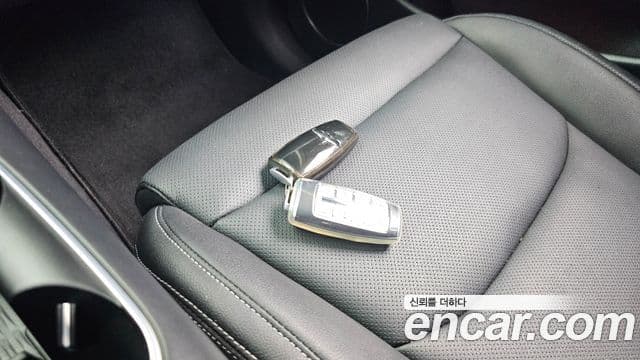 Genesis GV70 2021 — Şəkil 31/34