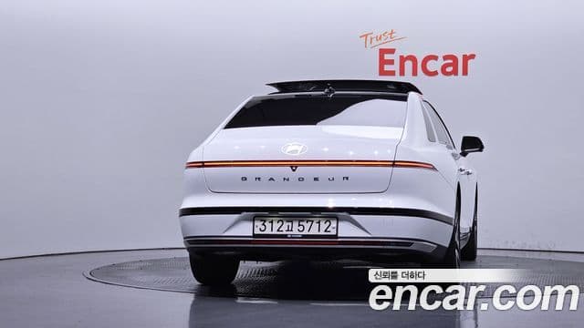 Hyundai Grandeur Hybrid 2024 — ფოტო 26/34