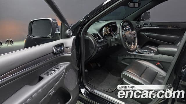 Jeep Grand Cherokee 2020 — Şəkil 10/20