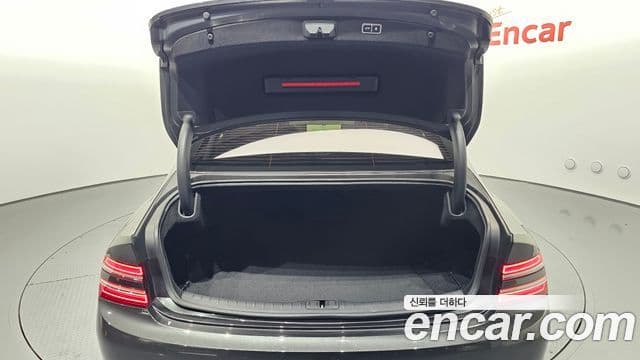 Genesis Electrified G80 2024 — Şəkil 17/20