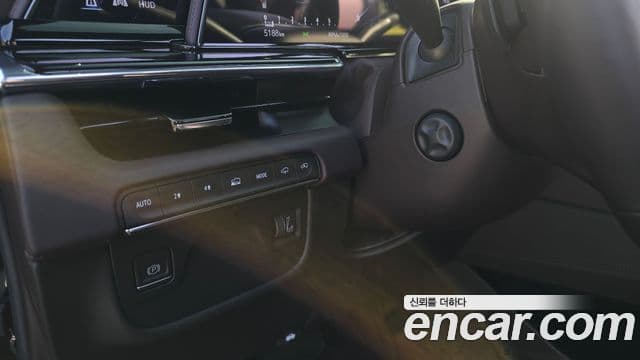 Cadillac Escalade 2023 — Şəkil 18/20