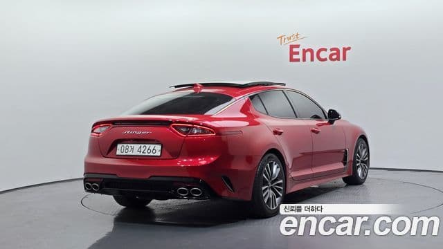 Kia Stinger 2018 — ფოტო 2/20