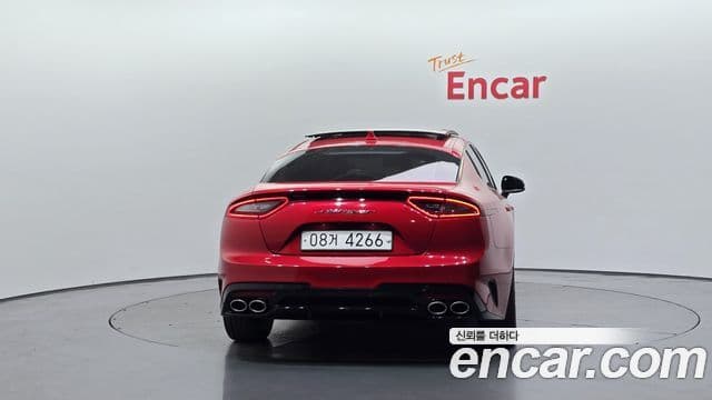 Kia Stinger 2018 — ფოტო 4/20